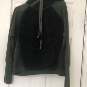 Gently used Alo Yoga sweatshirt/inside Sherpa